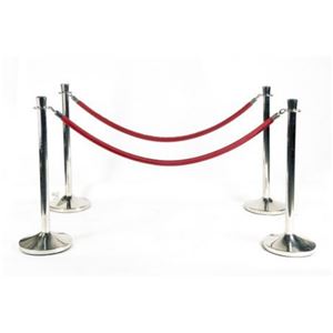 Afzetkoord met 6 zilverkleurige paaltjes Afzetkoord met 6 zilverkleurige paaltjes